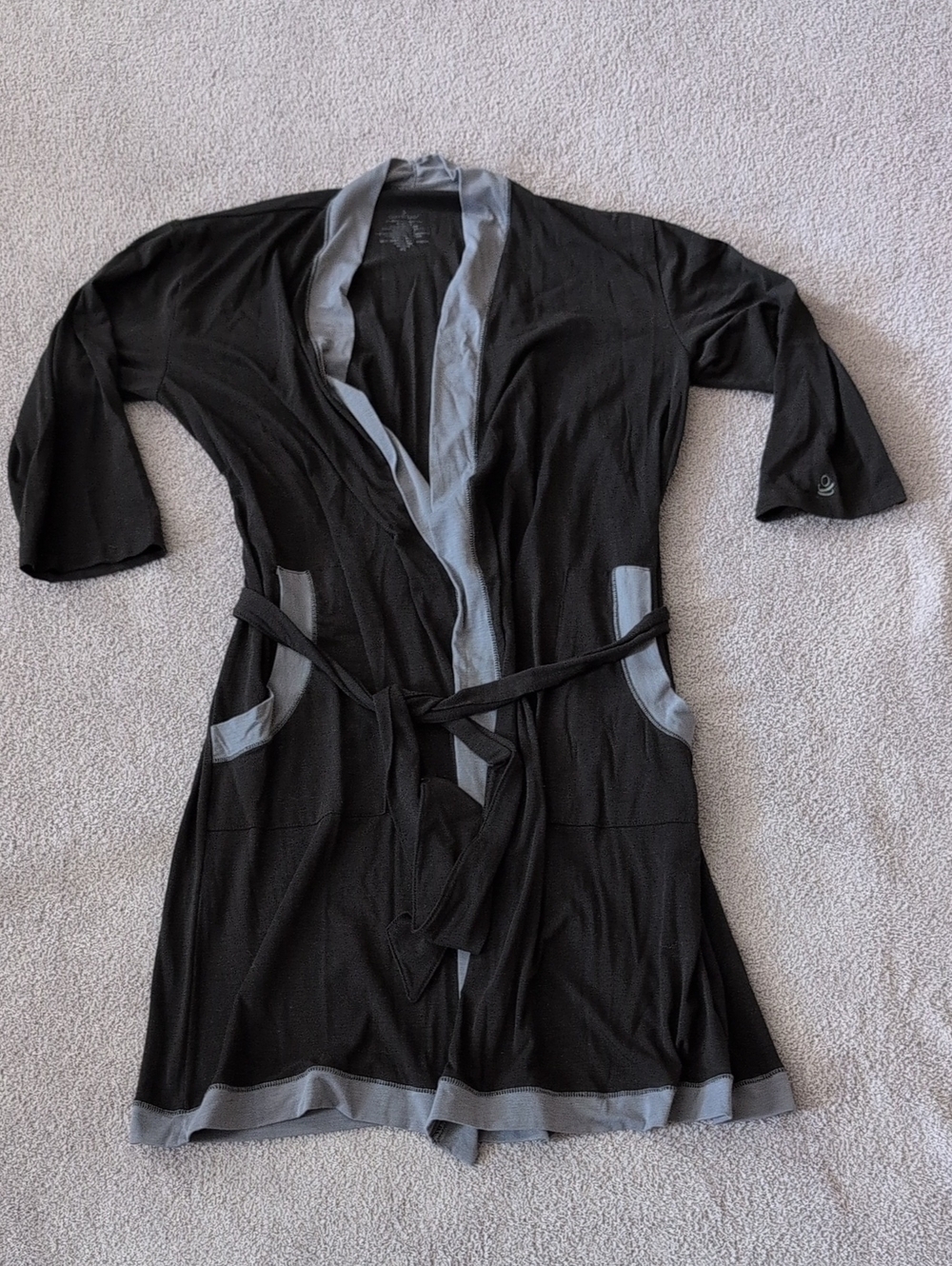 NWOT CuddlDuds Black and Gray Bathrobe Size XS